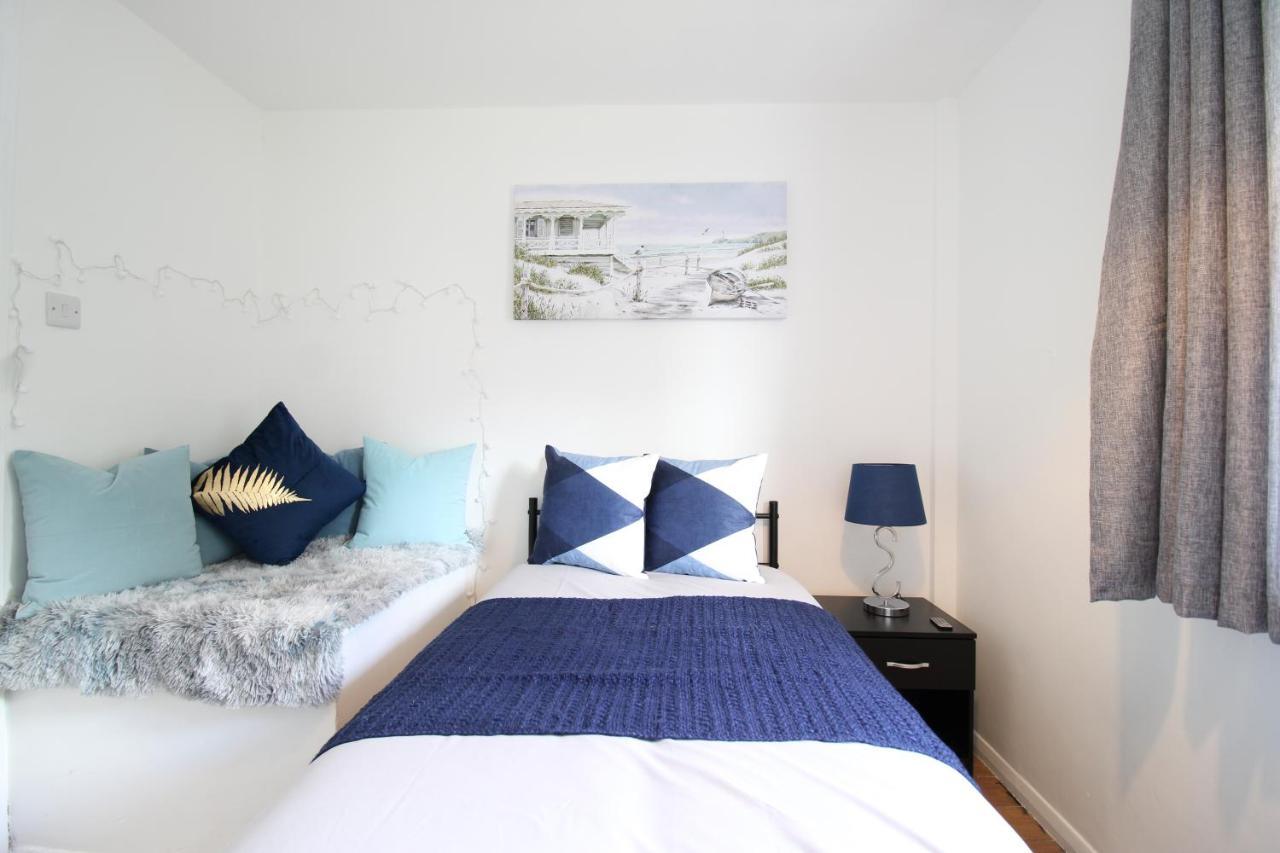 Virexxa Aylesbury Centre Apartment Bagian luar foto
