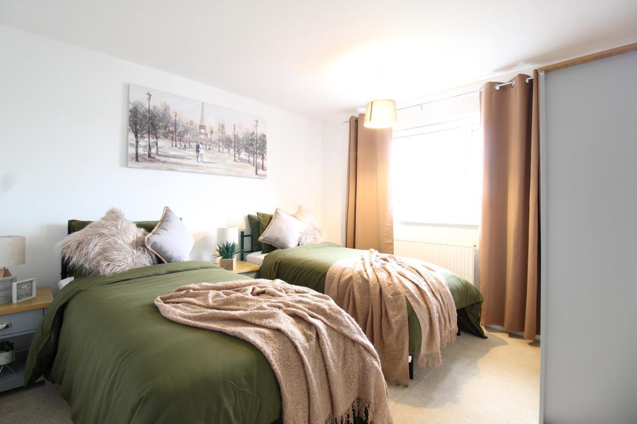 Virexxa Aylesbury Centre Apartment Bagian luar foto