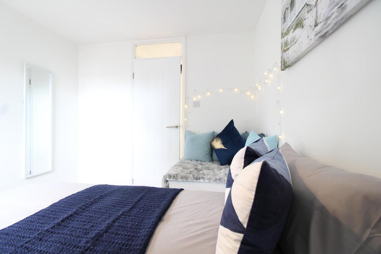 Virexxa Aylesbury Centre Apartment Bagian luar foto