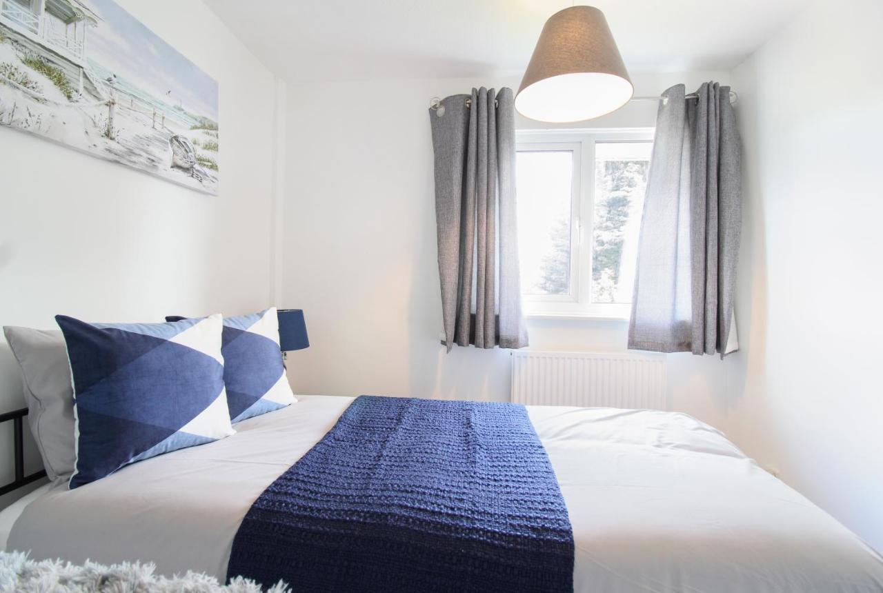 Virexxa Aylesbury Centre Apartment Bagian luar foto
