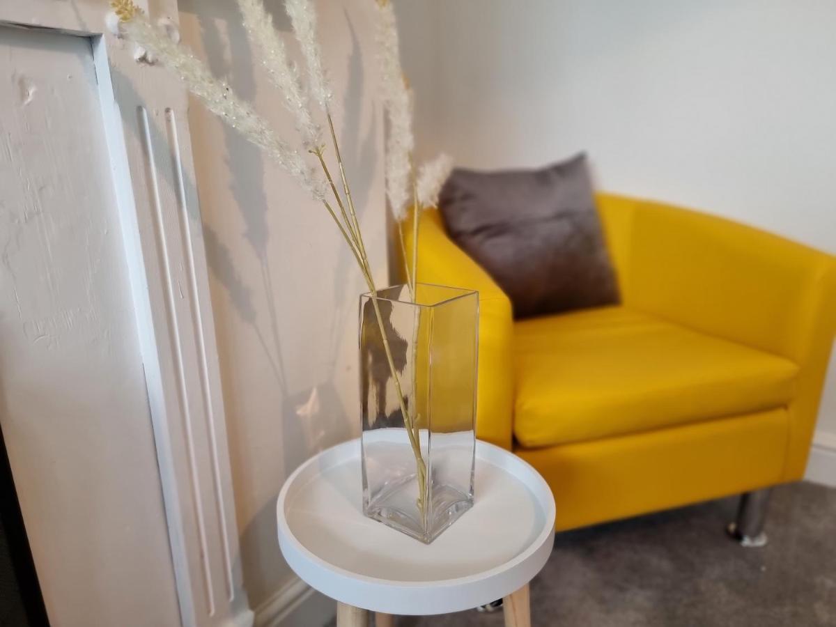 Virexxa Aylesbury Centre Apartment Bagian luar foto