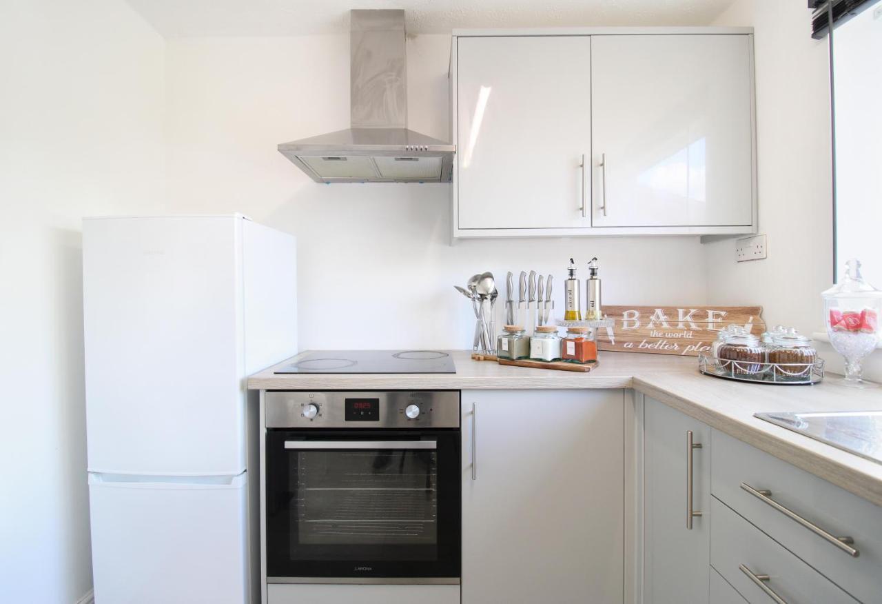 Virexxa Aylesbury Centre Apartment Bagian luar foto