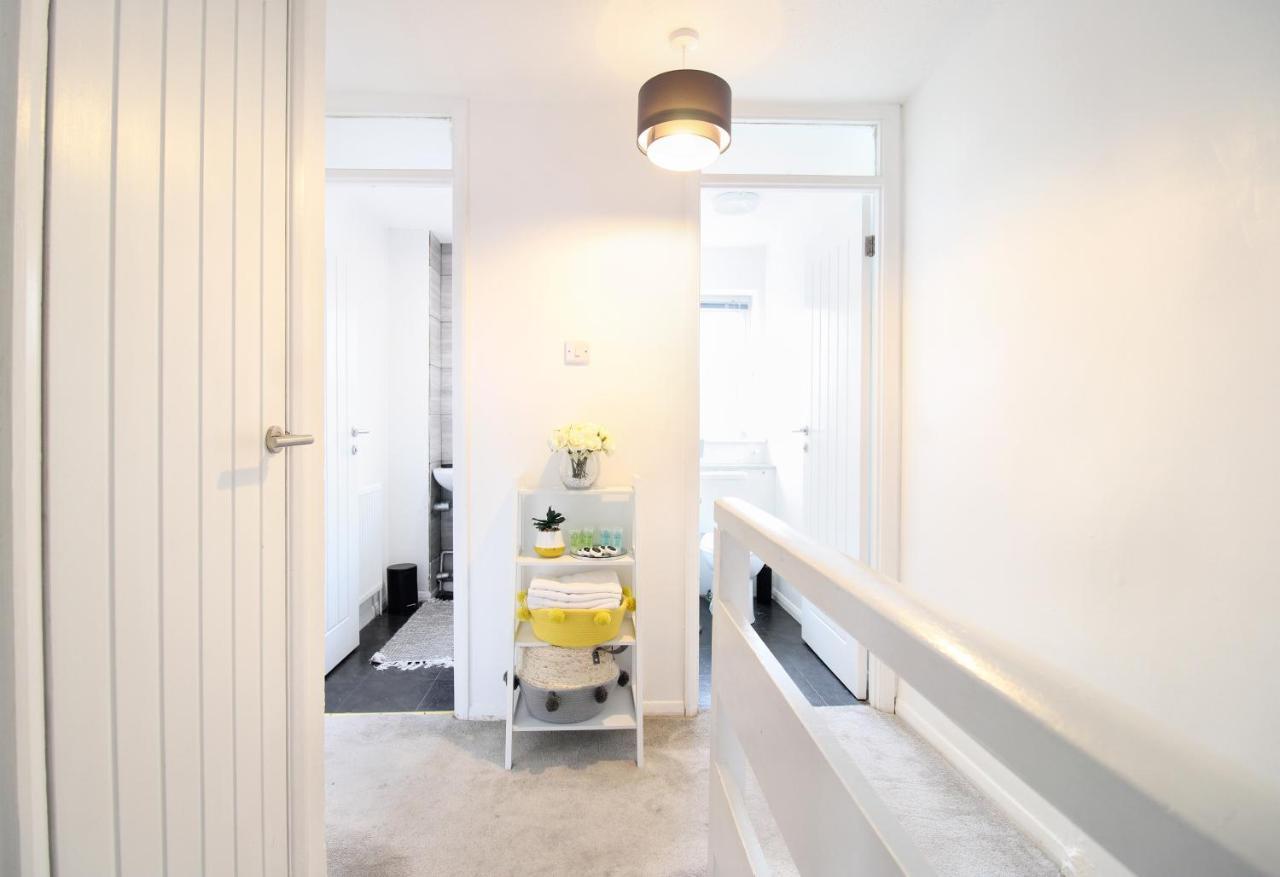 Virexxa Aylesbury Centre Apartment Bagian luar foto